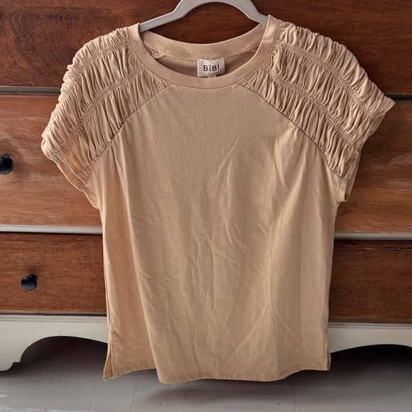 BiBi Women's Beige Short Sleeve Top - Picture 1 of 2